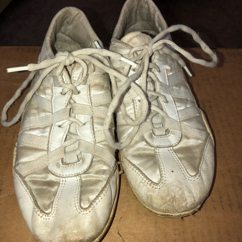 Nfinity evolution cheer shoes